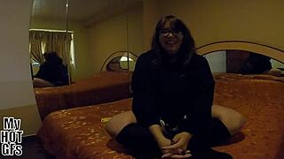 Hermosa chubby mimi folla con enormes tetas naturales 😍