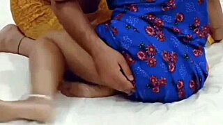 एशियन हॉट जवान रंडी बॉयफ्रेंड के साथ हार्डकोर सवारी का मज़ा लेती है