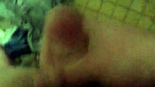 i jerk off before showering and cum hard