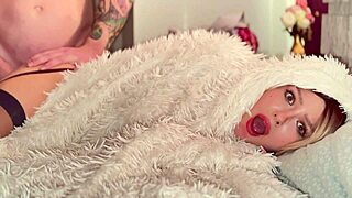 मेरी स्टेप मॉम के लवर को मेरी गैंड ड्रिल करवाओ और अंदर कुम करो