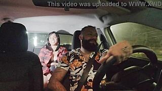 O cowboy vai te pegar - Nicoly Mattos feels like a total slut doing double penetration in car.