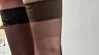 teen elza kom captivates with striking redhead charm