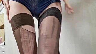 teen elza kom captivates with striking redhead charm