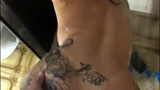 comi a gostosa da minha namorada no banho sexo caseiro muito leite na boca