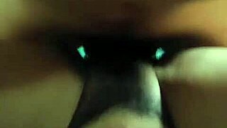 शर्मीली लड़की ने थॉन्ग उतारकर मेरी मदद की सेक्सी मेच्योर गैंड प्ले के लिए 😜