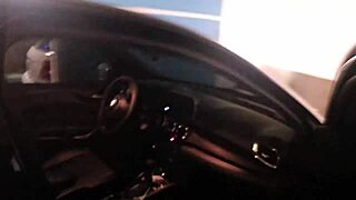 la chica de la librería quitó mi condón en el auto. qué locura de creampie