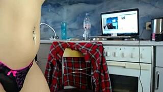 Watch Sexydea flash her tits on webcam 😍