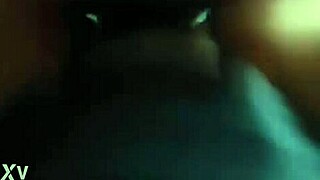 शर्मीली लड़की ने थॉन्ग उतारकर मेरी मदद की सेक्सी मेच्योर गैंड प्ले के लिए 😜