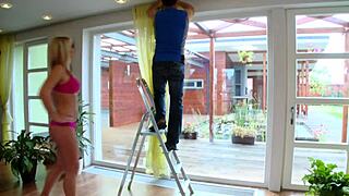 मोटी चेक लड़की झुकी हुई कड़े चोदाई के लिए मेन्टेनेंस गाय से