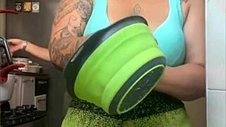 i swear, wearin tight shorts just splits me open down there!