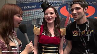 Me follo fuertemente a mi hermanastra y me corro dentro de su co�o