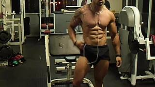 vloog shows off fitness prep in steamy session