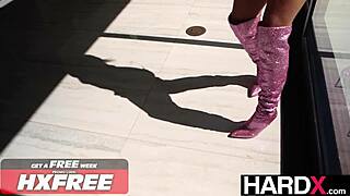 i get my pussy poundd by monster cock