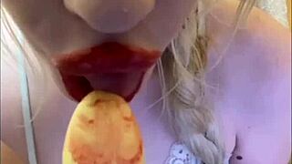 Elza Kom says, 'Watch my sexy dance and blowjob in lingerie'