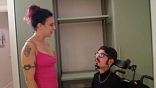 Morena sexy fode sua buceta e goza no consolo de saia sem calcinha completo no sheer ou x red