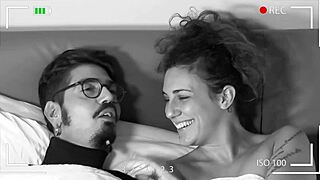 Morena sexy fode sua buceta e goza no consolo de saia sem calcinha completo no sheer ou x red