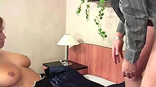 मॉम पैरिस रैक्स से सीधी, इतनी फ्रेश और न्यू