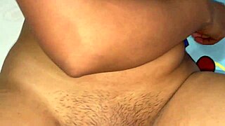 Desi bhabhi in saree enjoys dirty sex with audio