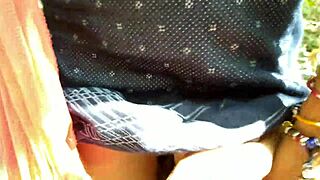 मैंने देसी गर्लफ्रेंड को बॉयफ्रेंड के साथ आउटडोर डॉगीस्टाइल थ्रीसम में चोदा