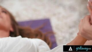 Silvia Saige Rewards Liz Jordan With Muff Diving