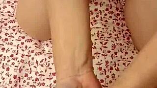 cuando mi novia se va de casa yo pongo a mi suegra a chupar mi polla y me la follo hasta por el culo