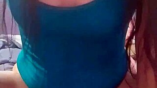 Suggestive-Neutral cabalgando en la verga de un amigo with latina orgasm