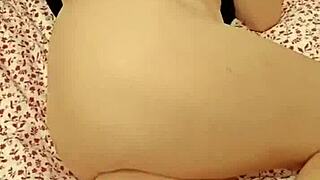 cuando mi novia se va de casa yo pongo a mi suegra a chupar mi polla y me la follo hasta por el culo