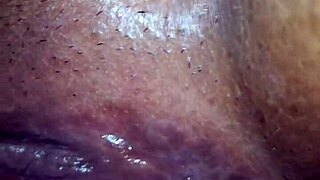 बॉयफ्रेंड के साथ इंटेंस एनकाउंट स्क्वर्टिंग तक ले जाता है