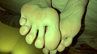 18-Year-Old Stepdaughter Teaches Anal Winking in Webcam Studio