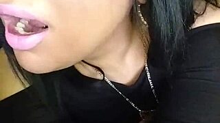 Mmmm, hot MILF lesbian action 😍