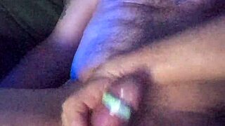 गंदी मेच्योर हिलाती है और फ्लैश करती है