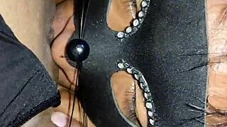 HIJASTRO ME ENCONTRÓ CON LENCERIA Y ME DIO UNA BUENA MAMADA DE CULO Y CONCHITA TERMINO DESGARRANDO MI CULO VIRGEN