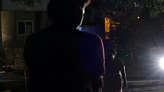 Ippadi oru kolutha aunty a yaru vandamnu soluvaga