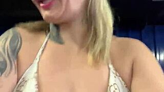 fui fazer um exame teste ergométrico no gym outdoor. o cardiologista ficou com tesão e começou a bater punheta pra mim até gozar comigo molhadinha.