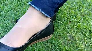 Check out this shoeplay with tan nylons and flats! 😍