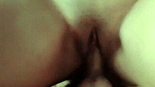 यह 18+ मासूम बेघर मेक्सिकन युवती बाहर एल्युमिनियम कैन के लिए असली घरेलू एमेच्योर स्टाइल में चोदी जाती है