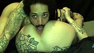 Want to see this milf getting her ass licked?