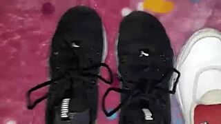 corrrida en tenis cumshot on feet