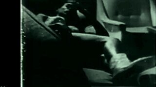 घर के बाहर रहस्यमयी खालीपन की पुकार का मज़ा