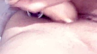 Marca comigo e vem enfiar seu cacetão nessa buceta gulosa e puta e adoro que esporrem na minha boca também vem estou esperando?