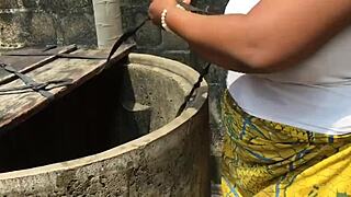 आउटडोर मजा विशाल टिट्स वाली कुतिया मदद और हार्ड फक 😜