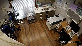 ट्रंप दीज बिचेज जेल एडिशन - डोना लीघ चिल्ला रही!