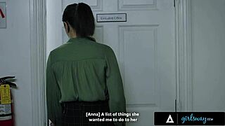 PAWG ब्लॉन्ड Anna Claire Clouds मिशनरी में झुकती है टैटू लेस्बियन बॉस Casey Calvert के साथ कनिलिंगस के लिए