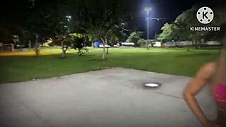 esposa transando na praça do amo com amigo do corno, beijando e exibindo tudo 😈