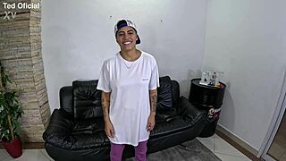 My friend gives me the ass!