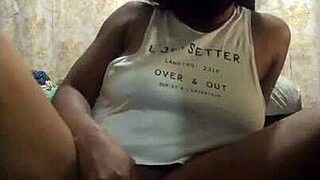 टाइट 18+ ब्रूनेट पहली बार बड़े काले लंड पर ग्रुप में स्क्वर्ट करती है