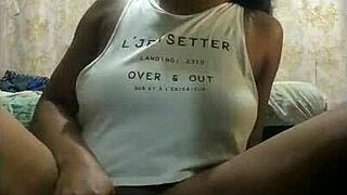 टाइट 18+ ब्रूनेट पहली बार बड़े काले लंड पर ग्रुप में स्क्वर्ट करती है