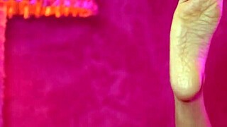 Blonde milf masturbates with dildo in california!