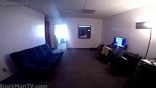 i'm watchin this hidden cam massage with latina and jack blackman, her ass is so erotic and interracial