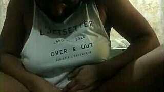 टाइट 18+ ब्रूनेट पहली बार बड़े काले लंड पर ग्रुप में स्क्वर्ट करती है